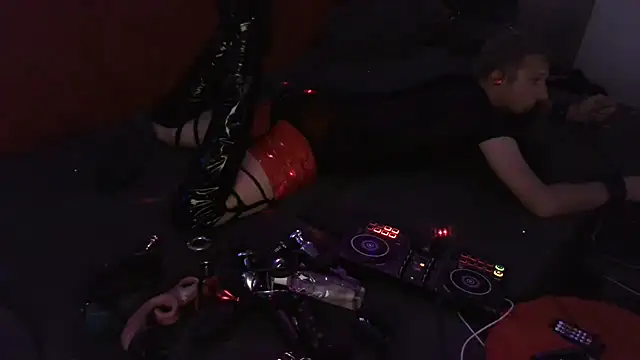 davidgntxxxxx online show from October 8, 2025, 2:57 am