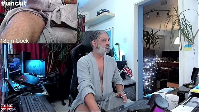 Snapshot of OnlineBossUK chatting on November 1, 2025, 3:02 am OnlineBossUK online show from November 1, 2025, 3:02 am