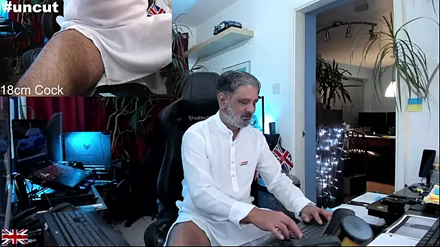 Snapshot of OnlineBossUK chatting on October 27, 2025, 5:25 pm OnlineBossUK online show from October 27, 2025, 5:25 pm