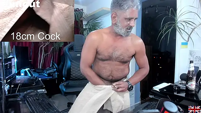 Snapshot of OnlineBossUK chatting on March 21, 2025, 10:06 pm OnlineBossUK online show from March 21, 2025, 10:06 pm