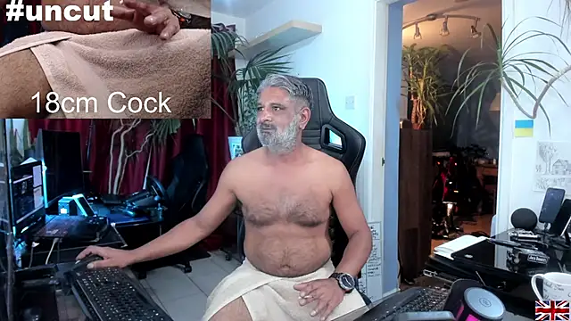 Snapshot of OnlineBossUK chatting on March 21, 2025, 7:02 pm OnlineBossUK online show from March 21, 2025, 7:02 pm