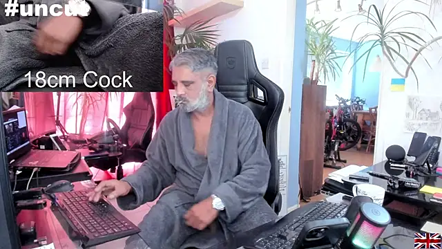 Snapshot of OnlineBossUK chatting on March 21, 2025, 12:28 pm OnlineBossUK online show from March 21, 2025, 12:28 pm