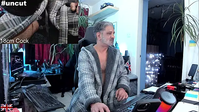 Snapshot of OnlineBossUK chatting on September 15, 2025, 8:53 pm OnlineBossUK online show from September 15, 2025, 8:53 pm