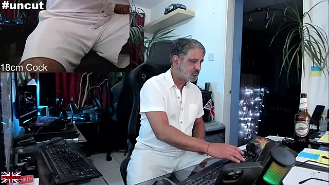 Snapshot of OnlineBossUK chatting on September 19, 2025, 9:41 pm OnlineBossUK online show from September 19, 2025, 9:41 pm