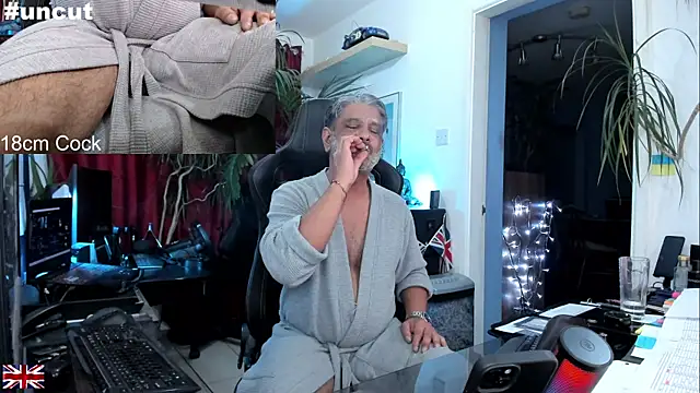 Snapshot of OnlineBossUK chatting on September 9, 2025, 4:11 am OnlineBossUK online show from September 9, 2025, 4:11 am