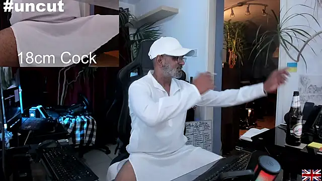 Snapshot of OnlineBossUK chatting on March 20, 2025, 10:07 pm OnlineBossUK online show from March 20, 2025, 10:07 pm