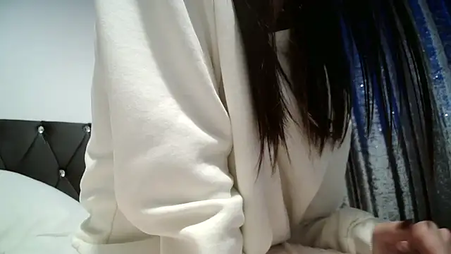 Snapshot of AaliyahLux chatting on November 30, 2025, 2:18 pm AaliyahLux online show from November 30, 2025, 2:18 pm