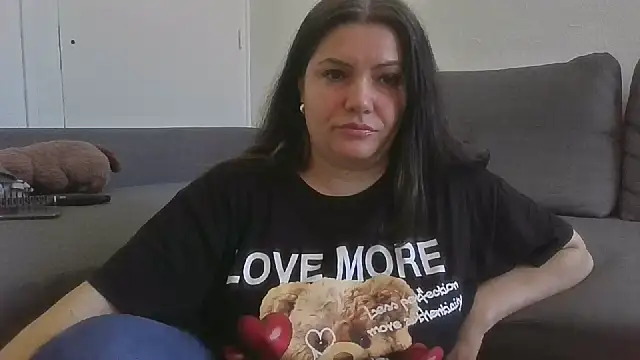 Snapshot of Squirtlady38 chatting on October 7, 2025, 11:00 am Squirtlady38 online show from October 7, 2025, 11:00 am