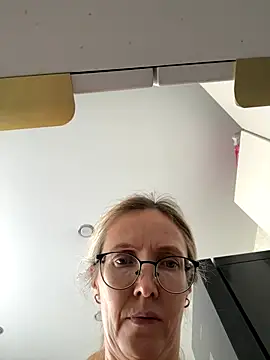 angelmommu online show from October 30, 2025, 8:23 am