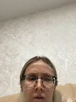 angelmommu online show from April 7, 2026, 11:01 am