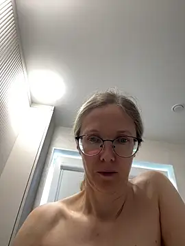 angelmommu online show from June 29, 2026, 5:03 am