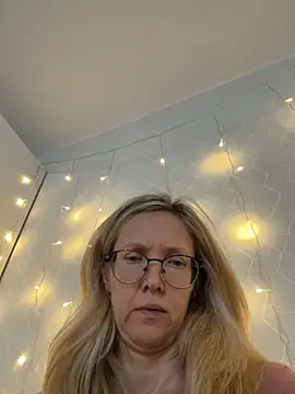 angelmommu online show from February 13, 2026, 8:58 am