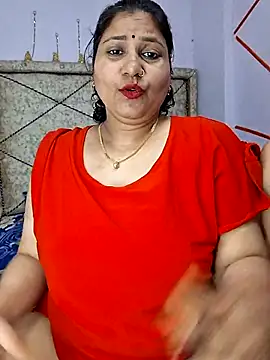 MOM-SUN-COUPLE online show from February 14, 2025, 5:25 pm