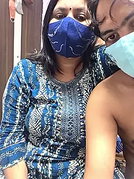 MOM-SUN-COUPLE online show from September 12, 2025, 4:51 pm