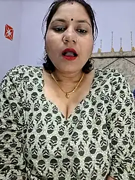 MOM-SUN-COUPLE online show from February 22, 2025, 5:13 pm