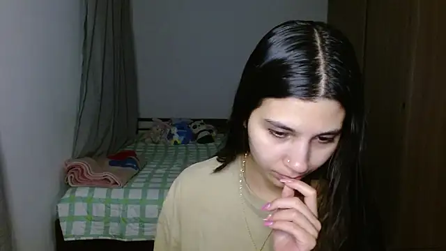 mia  lopez  online show from October 17, 2025, 1:31 am