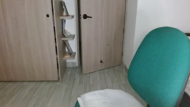 mia  lopez  online show from April 9, 2026, 4:14 am