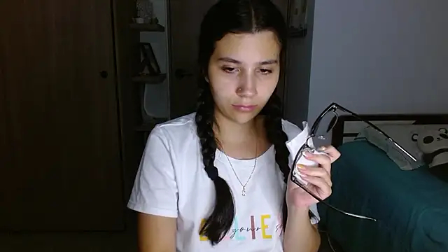 mia  lopez  online show from February 4, 2026, 4:07 am