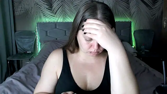 uliastar online show from October 22, 2025, 7:41 am