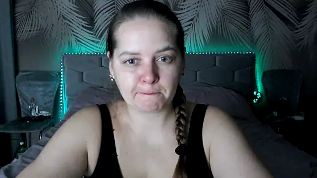 uliastar online show from October 31, 2025, 7:16 am