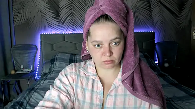 uliastar online show from October 10, 2025, 6:36 am