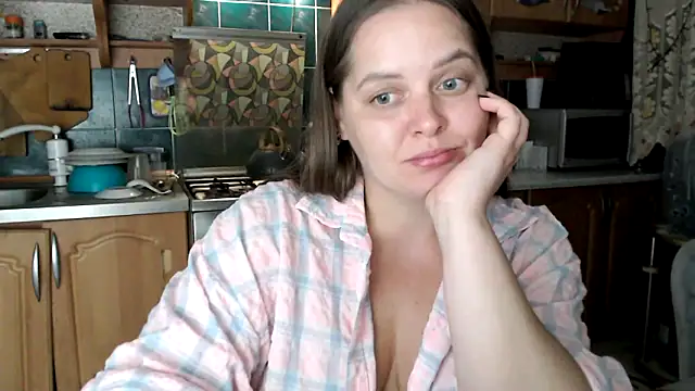 uliastar online show from October 14, 2025, 7:03 pm