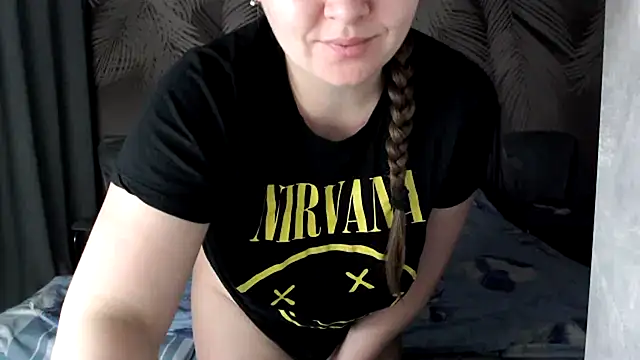 uliastar online show from February 6, 2026, 8:32 am