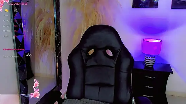 Snapshot of harrleyhott21 chatting on February 11, 2025, 11:53 am harrleyhott21 online show from February 11, 2025, 11:53 am