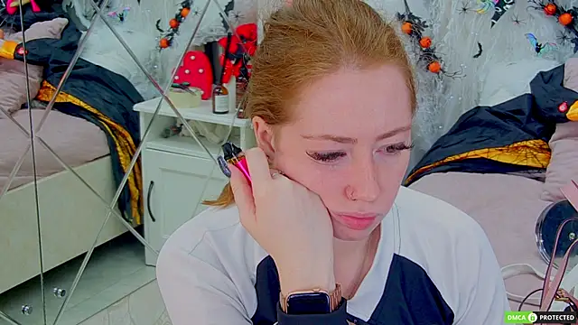 TinaBrook online show from October 30, 2025, 4:11 am