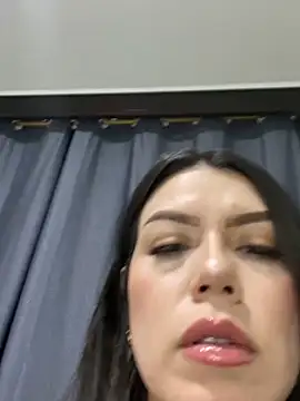 Snapshot of martina_contreras chatting on February 20, 2025, 12:30 am martina contreras online show from February 20, 2025, 12:30 am