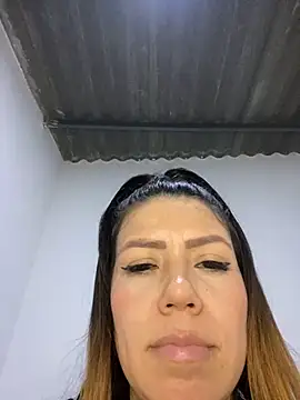 Snapshot of martina_contreras chatting on January 2, 2025, 6:29 am martina contreras online show from January 2, 2025, 6:29 am