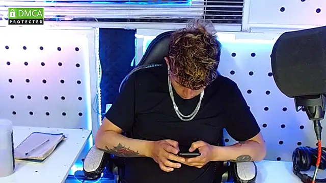 Darko0717 online show from October 3, 2025, 11:50 pm