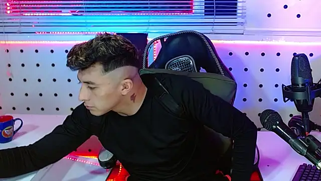 Darko0717 online show from November 2, 2025, 5:07 pm