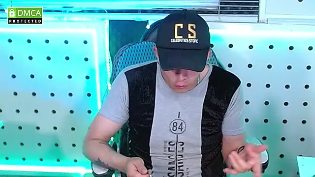 Darko0717 online show from October 1, 2025, 11:30 pm