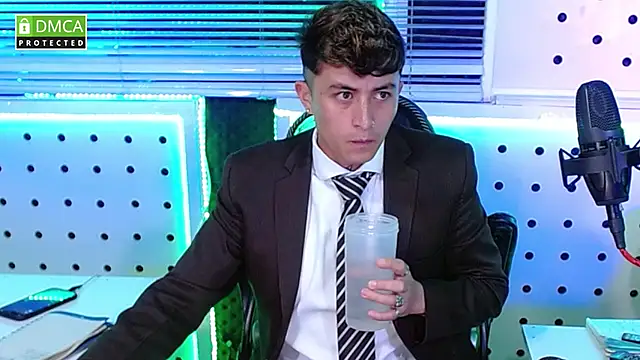 Darko0717 online show from October 21, 2025, 1:32 pm