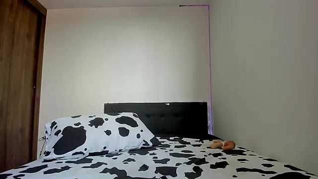 biiancaricoo01 online show from January 14, 2025, 9:30 pm