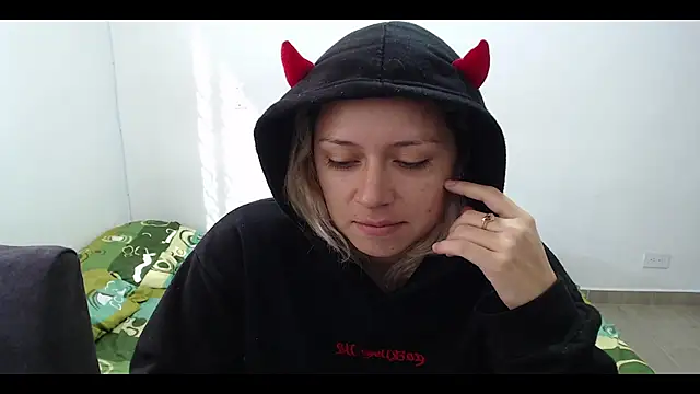 MommyMiaWs online show from February 18, 2025, 1:22 pm