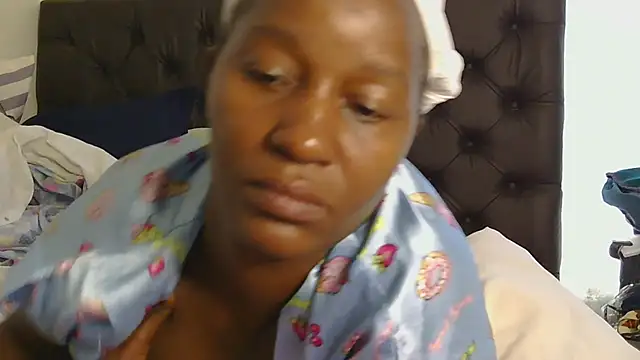 Snapshot of sluttylaura21 chatting on February 2, 2026, 6:12 am sluttylaura21 online show from February 2, 2026, 6:12 am