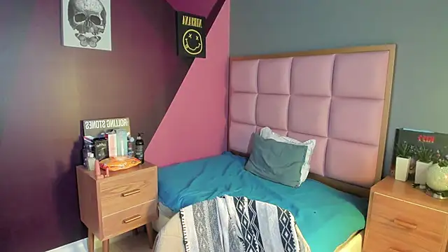 samanthaanderson  online show from September 9, 2025, 8:40 pm