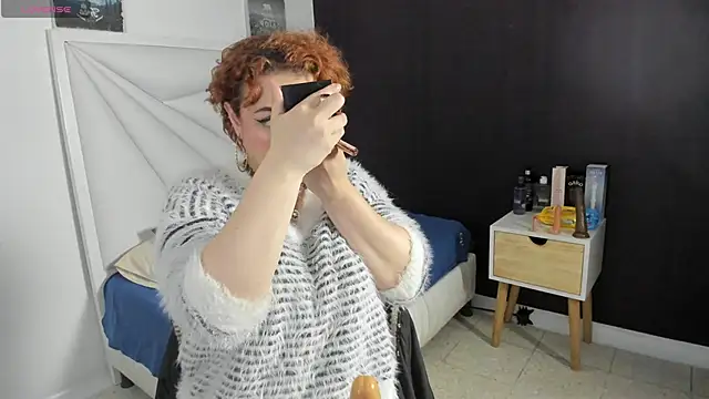 samanthaanderson  online show from October 8, 2025, 10:10 pm