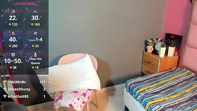 samanthaanderson  online show from February 5, 2025, 10:11 pm