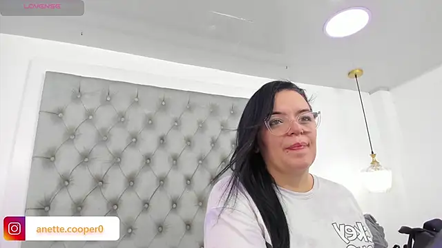 anette cooper online show from December 23, 2025, 3:28 am