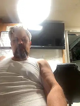Snapshot of tank32s chatting on September 10, 2025, 4:44 am tank32s online show from September 10, 2025, 4:44 am