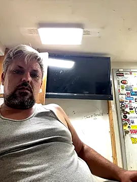 Snapshot of tank32s chatting on September 14, 2025, 4:57 am tank32s online show from September 14, 2025, 4:57 am