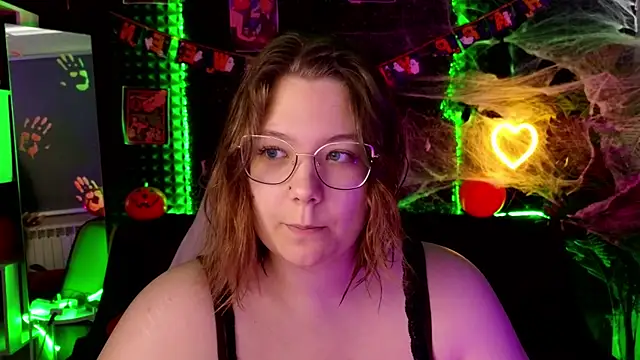 DjennaPalme online show from October 21, 2025, 8:03 am