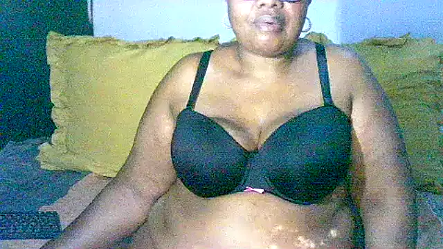 YELLOW BONE online show from October 5, 2025, 8:32 pm