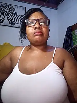 Snapshot of YELLOW_BONE chatting on February 25, 2026, 9:14 pm YELLOW BONE online show from February 25, 2026, 9:14 pm