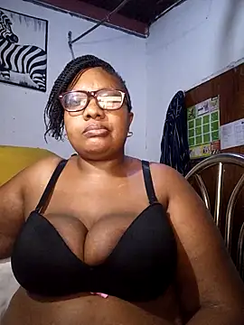 Snapshot of YELLOW_BONE chatting on February 22, 2026, 8:21 pm YELLOW BONE online show from February 22, 2026, 8:21 pm