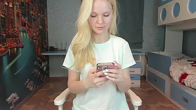 Snapshot of Masha_2002 chatting on May 5, 2026, 7:50 pm Masha 2002 online show from May 5, 2026, 7:50 pm