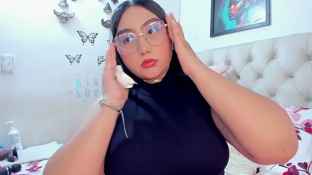 NayaWayne online show from March 18, 2026, 5:25 pm